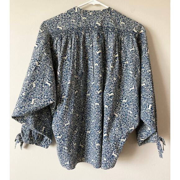 Doen Floral Blouse in Blue and White - Picture 7 of 8